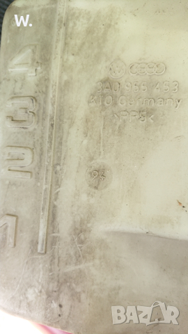 Съд за течност за чистачки за Passat B3/B4, снимка 2 - Части - 44509318