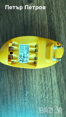 Компактно зарядно за батерии Varta , снимка 2 - Друга електроника - 51122046