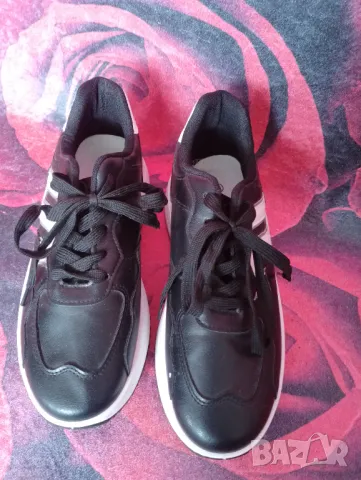 Черно-бели маратонки 41 номер , снимка 4 - Маратонки - 47744221