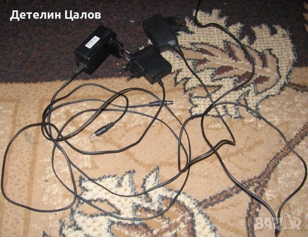 Три броя зарядни адаптери 5 волта 12 волта