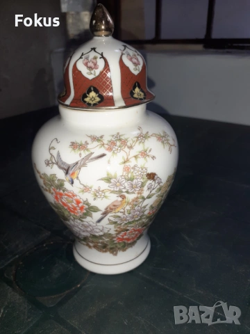 Красива стара ваза буркан с капак порцелан Япония