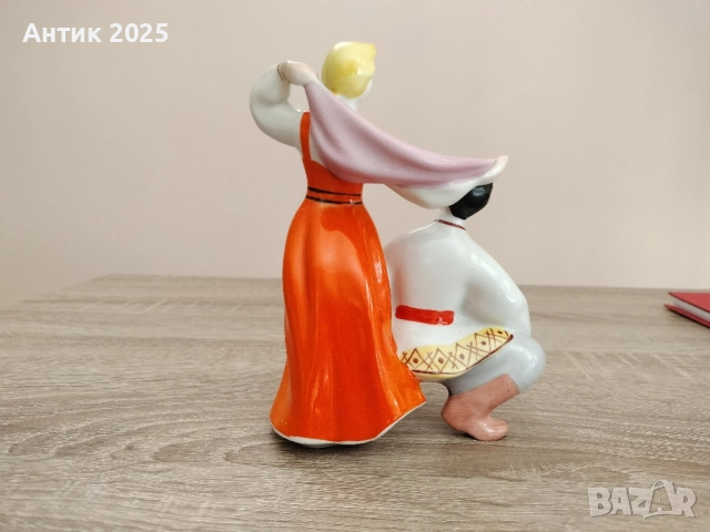 Порцеланова фигурка „Музикант и танцьорка“ (СССР), снимка 2 - Антикварни и старинни предмети - 51759203