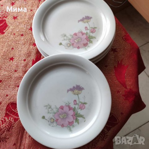 Четири броя порцеланови чинии на Kahla „Made in GDR“, снимка 3 - Чинии - 39978285