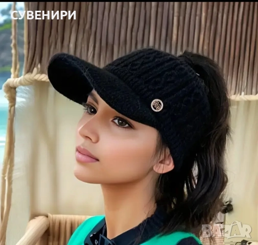 Зимна шапка с козирка и отвор за опашка, снимка 2 - Шапки - 52439585