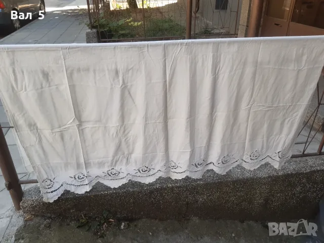 Стар памучен плат с дантела . Носия