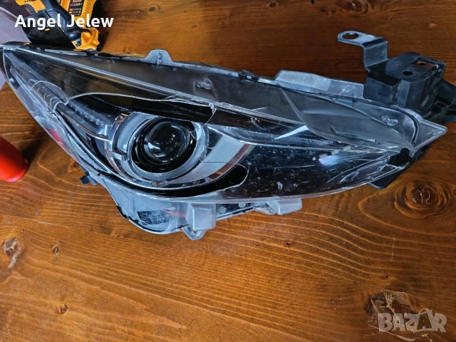 десен фар за мазда3