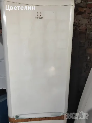 хладилник с фризер INDESIT, снимка 2 - Хладилници - 56521992