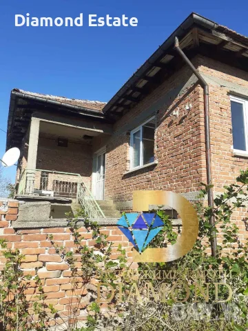 Двуетажна къща в село Медникарово, обл. Стара Загора, снимка 4 - Къщи - 56069465