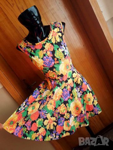 Флорална къса разкроена рокля с гол гръб С/М, снимка 1