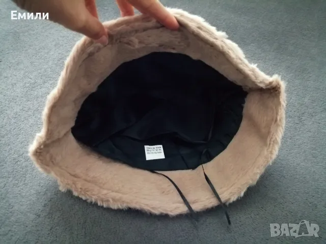 Дамска пухкава шапка в кафяв цвят, снимка 8 - Шапки - 48152176