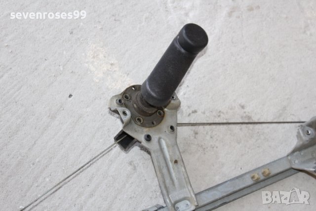 Машинка стъкло ръчна задна лява Опел Вектра А 1.4i 1991 Opel Vectra A, снимка 4 - Части - 42834631