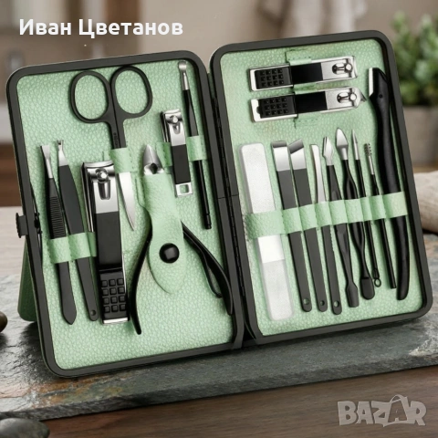 Комплект за маникюр от 18 части в елегантен зелен калъф