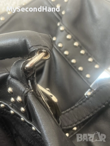 Prada оригинална кожена чанта, снимка 13 - Чанти - 56403514
