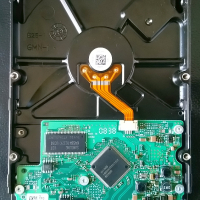 Хард диск Hitachi Deskstar HDP725025GLA380 250GB 3.5", снимка 3 - Твърди дискове - 44790330