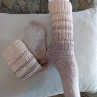 Ръчно плетени дамски чорапи размер 38, снимка 2 - Дамски чорапи - 39774057