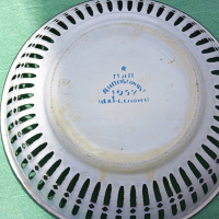 Стара емайлирана чиния 1957г, снимка 6 - Чинии - 36426923