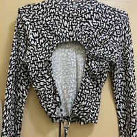 Блуза с детайл на гърба, снимка 2 - Блузи с дълъг ръкав и пуловери - 38456012