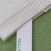  Дамска шапка United Colors of Benetton-снежно бяла, снимка 2 - Шапки - 30780587