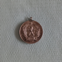 Продавам орден медал за майчинство , снимка 2 - Антикварни и старинни предмети - 44636113