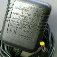 Адаптера е предназначен за радиотелефони. Оригинал Sony АС-Т49 AC адаптер 9V -210mА, снимка 1 - Кабели и адаптери - 34900715