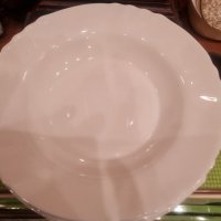 Бели порцеланови чинии за супа, зелена чиния и 4бр.за основно на Китка , снимка 2 - Чинии - 31499783