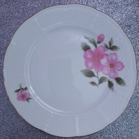 Порцеланова чиния , снимка 1 - Чинии - 42920091