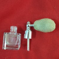 Стъклено шишенце от парфюм с пулвелизатор, снимка 3 - Други ценни предмети - 40776633