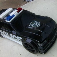 Умален пластмасов модел на полицейска кола с батерия свири и с инерционен механизъм, снимка 3 - Коли, камиони, мотори, писти - 42377082