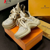 Louis Vuitton бежови дантелени маратонки, снимка 2 - Маратонки - 44650172