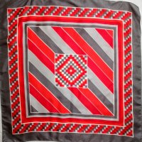 Копринен шал в червено и сиво 67/65, снимка 1 - Шалове - 37340365