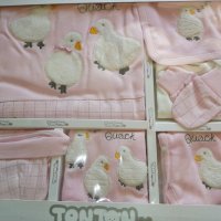 Голяма кутия бебешки дрешки, за изписване на новородено, розов цвят , снимка 3 - Комплекти за бебе - 40002237