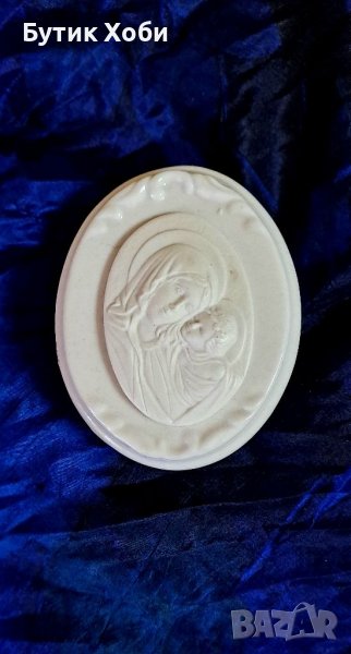 Бижутерка с барелеф , снимка 1