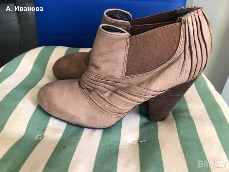 Дамски боти естествен набук Vince Camuto , снимка 1