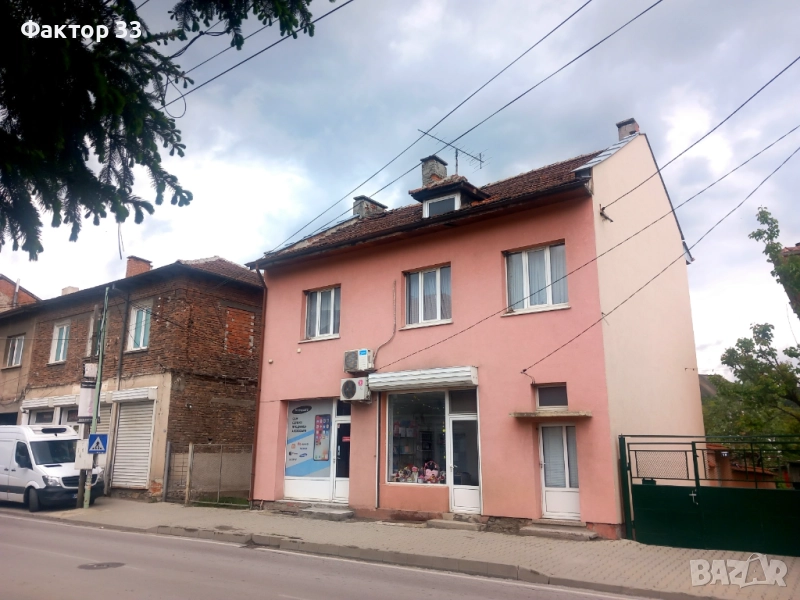 САНИРАНА  КЪЩА с ДВОР и МАГАЗИН  в ЦЕНТЪРА НА гр. КОСТЕНЕЦ, снимка 1