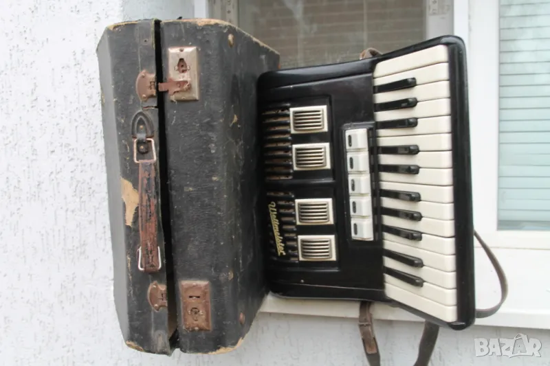 Немски акордеон ''Weltmaister'' 40 баса, снимка 1