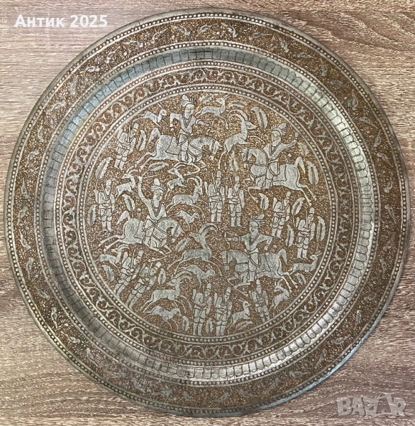 Антична чиния, изобразяваща сцени от конни борби, снимка 1