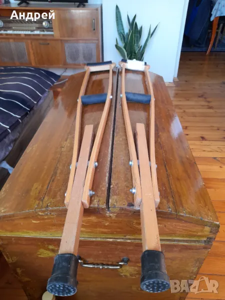 Стари дървени патерици, снимка 1