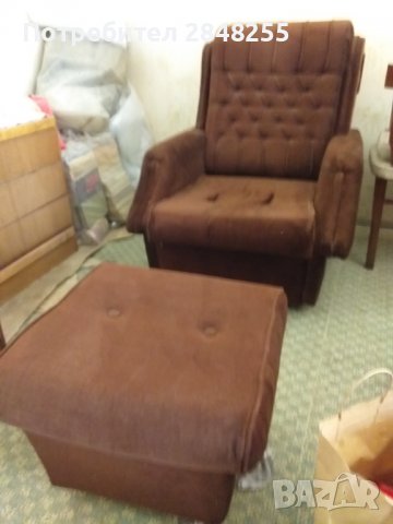 Продавам фотьойл и табуретка в запазено състояние, снимка 1 - Дивани и мека мебел - 38513516