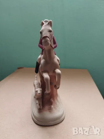 Стара порцеланова статуетка ловен мотив, снимка 2 - Други ценни предмети - 48811099