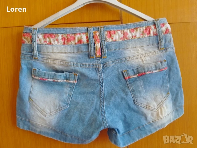 Красиви дънки с флорални орнаменти и копчета, снимка 2 - Дънки - 51316893