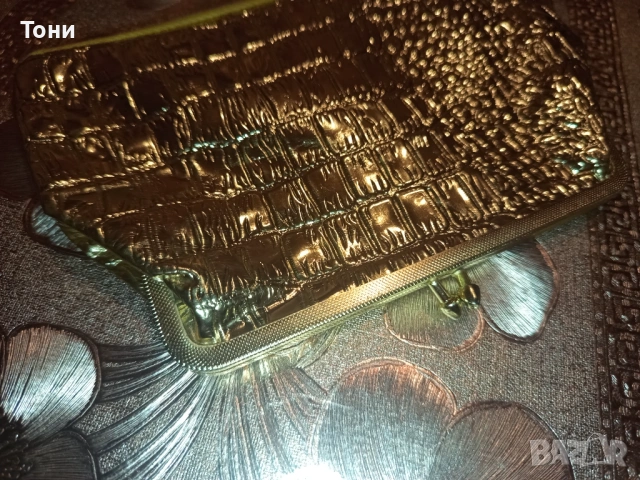 Ново Дамско Златисто Кожено Портмоне, снимка 4 - Портфейли, портмонета - 53277461