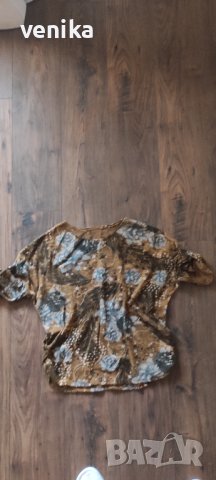 Дамска блуза М размер , снимка 3 - Блузи с дълъг ръкав и пуловери - 40019952