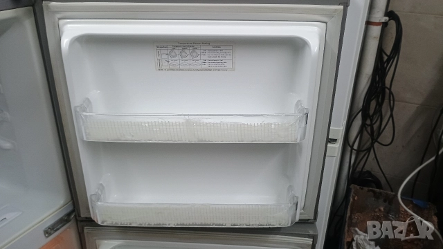 Хладилник Samsung с горен фризер, снимка 9 - Хладилници - 52864446