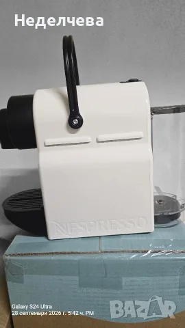 Капсулна кафемашина Nespresso Inissia в бял цвят., снимка 3 - Кафемашини - 56264815