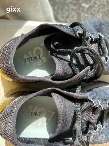 Дамски маратонки Under Armour, снимка 2 - Маратонки - 49505084