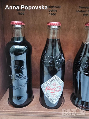 Колекционерска лимитирана дървена витрина  на Coca-Cola с 4 бутилки Кока кола , снимка 3 - Антикварни и старинни предмети - 52775496