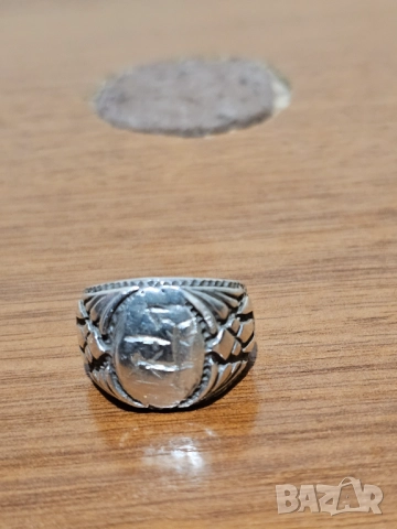 Стар солиден сребърен пръстен с гема изображение на кентавър