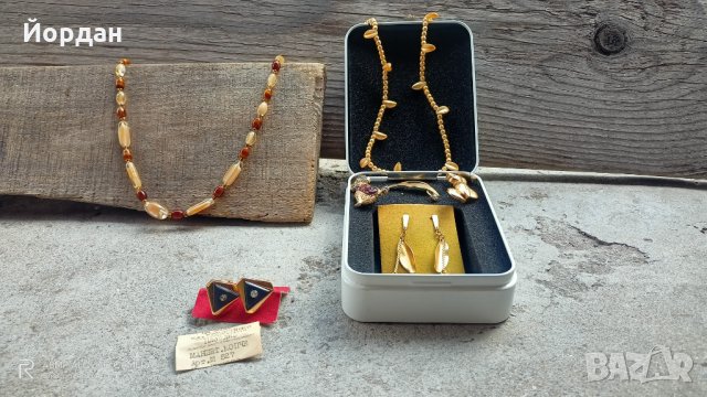 Лот 2 броя колиета, 3 броя брошки, обеци и ръкавели