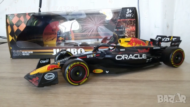 Модел на Red Bull Racing на Макс Верстапен - Сезон 2023 - Burago 1:24, снимка 10 - Колекции - 54221444