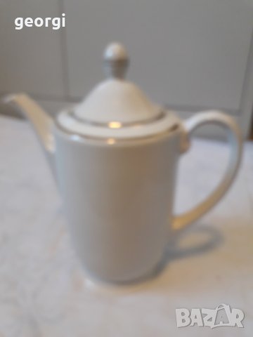 Немски порцеланов чайник , снимка 1 - Сервизи - 31553106
